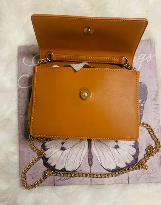 Gold Shoulder Handbag With Pearl Handle In Caramel Color