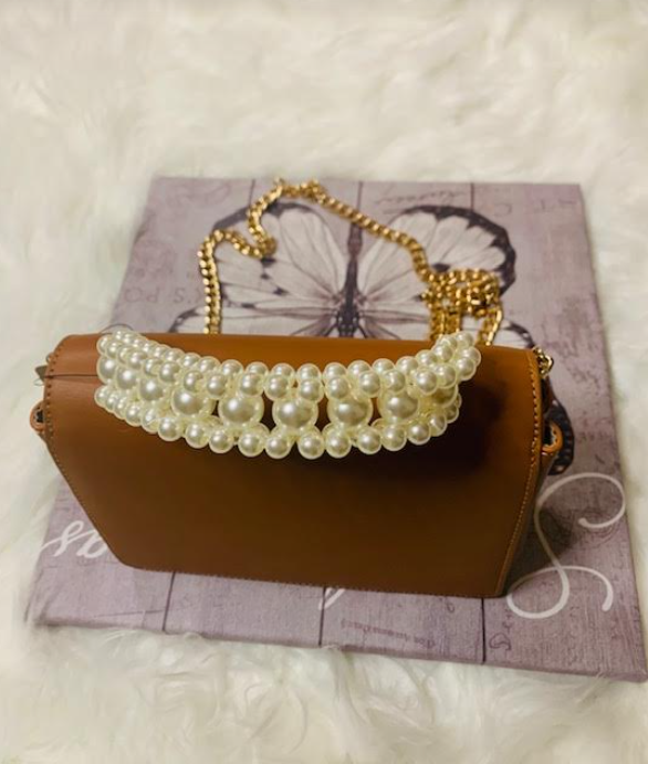Gold Shoulder Handbag With Pearl Handle In Caramel Color