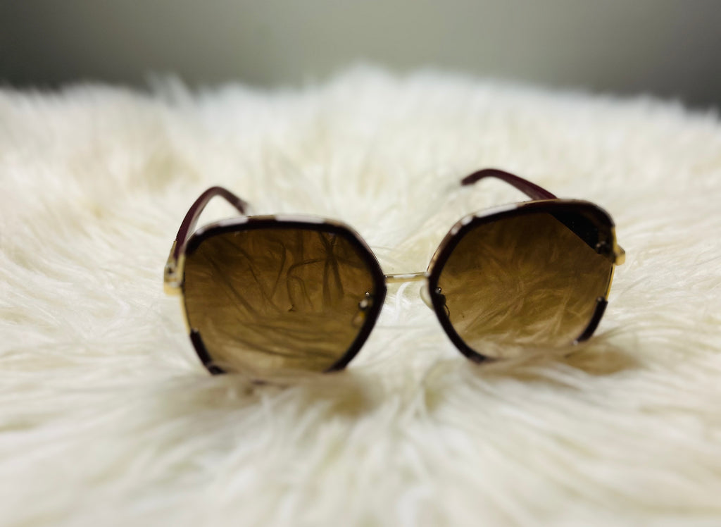Sunglass With Dark Red and Gold Lining